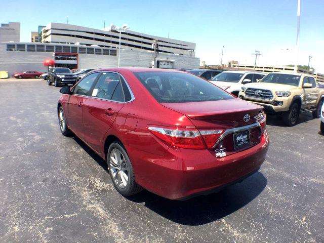 2017 Toyota Camry SE 4dr Sedan